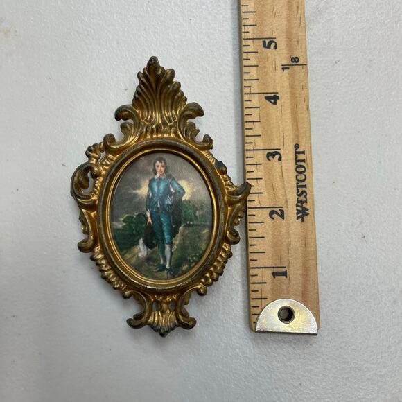 Vintage Ornate Hong Kong molded plastic framed portraits, wall art set of 3 - Picture 13 of 15